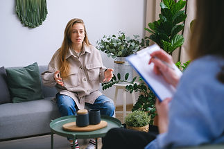 woman in therapy session bipolar disorder