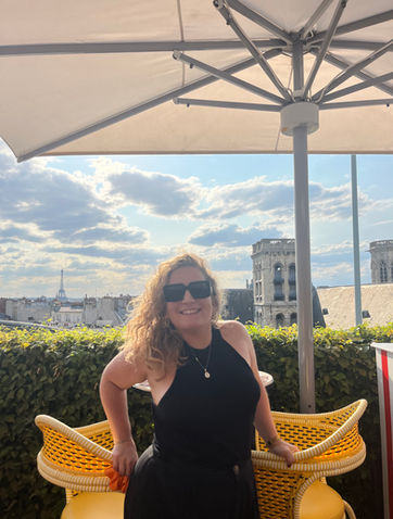 Caroline French Tutoring — personalized outdoor French lesson in a Paris neighborhood