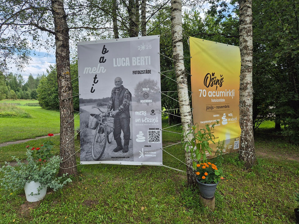“Miers un bērziņš” dod vietu fotomākslai. Cilvēks ar velosipēdu ir birzs stādītājs Juris. Foto no ģimenes arhīva.