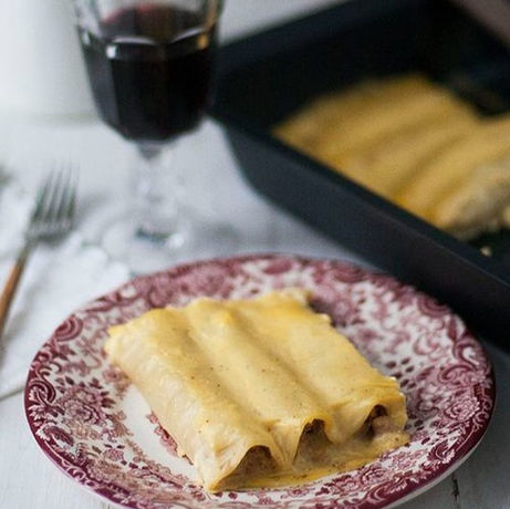 Cannelloni de carrilleras ibéricas al vino tinto.