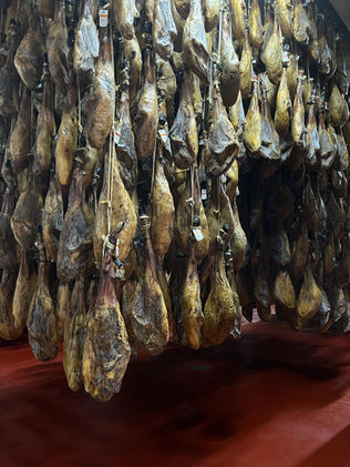 El arte de la elaboración del jamón ibérico: La magia del aceite y la manteca