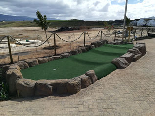 Simple adventure golf hole
