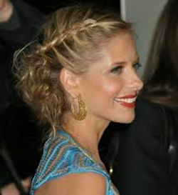 chignon_tressé,_très_tendance.jpg