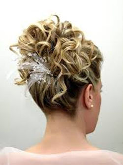chignon_bouclé_mais_plus_sophistiqué.jpg