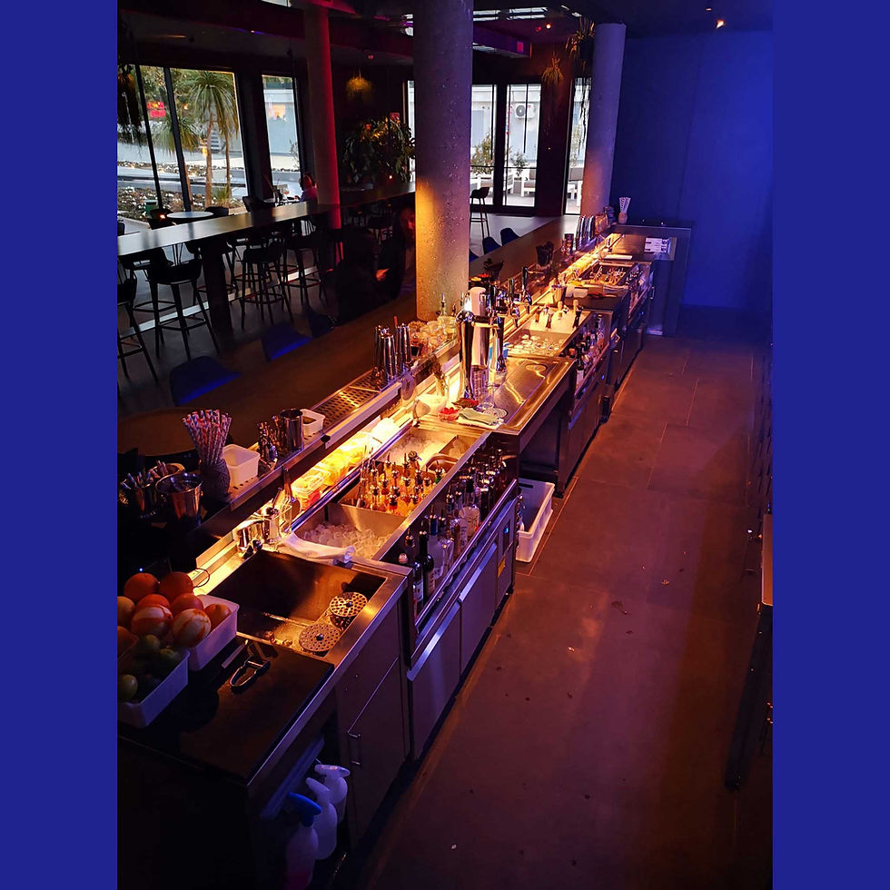 FAM Bar and Grill 01