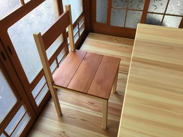 柿渋(かきしぶ)で塗装。なかなかの匂いです。