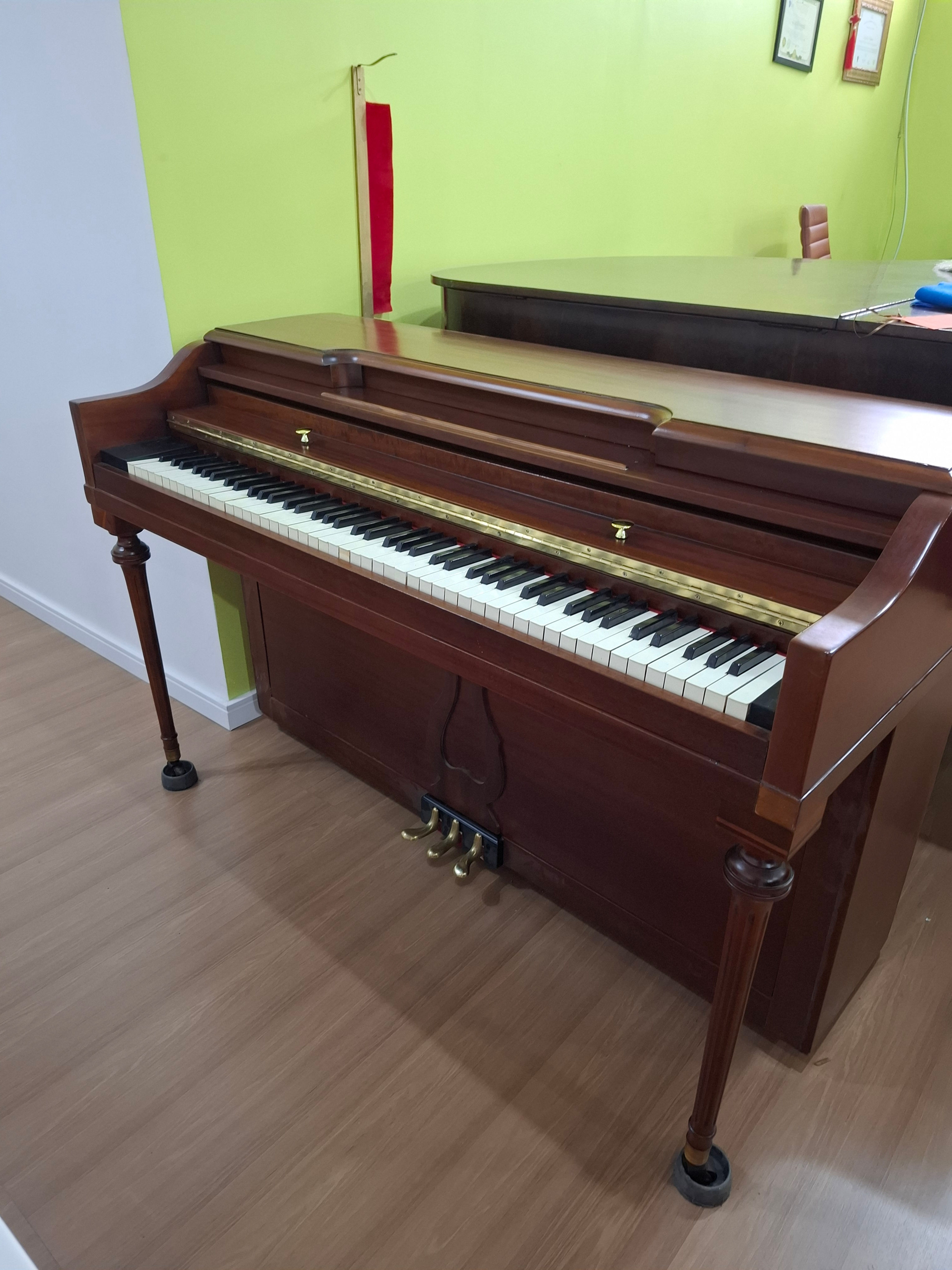 Piano Poole Modelo Console