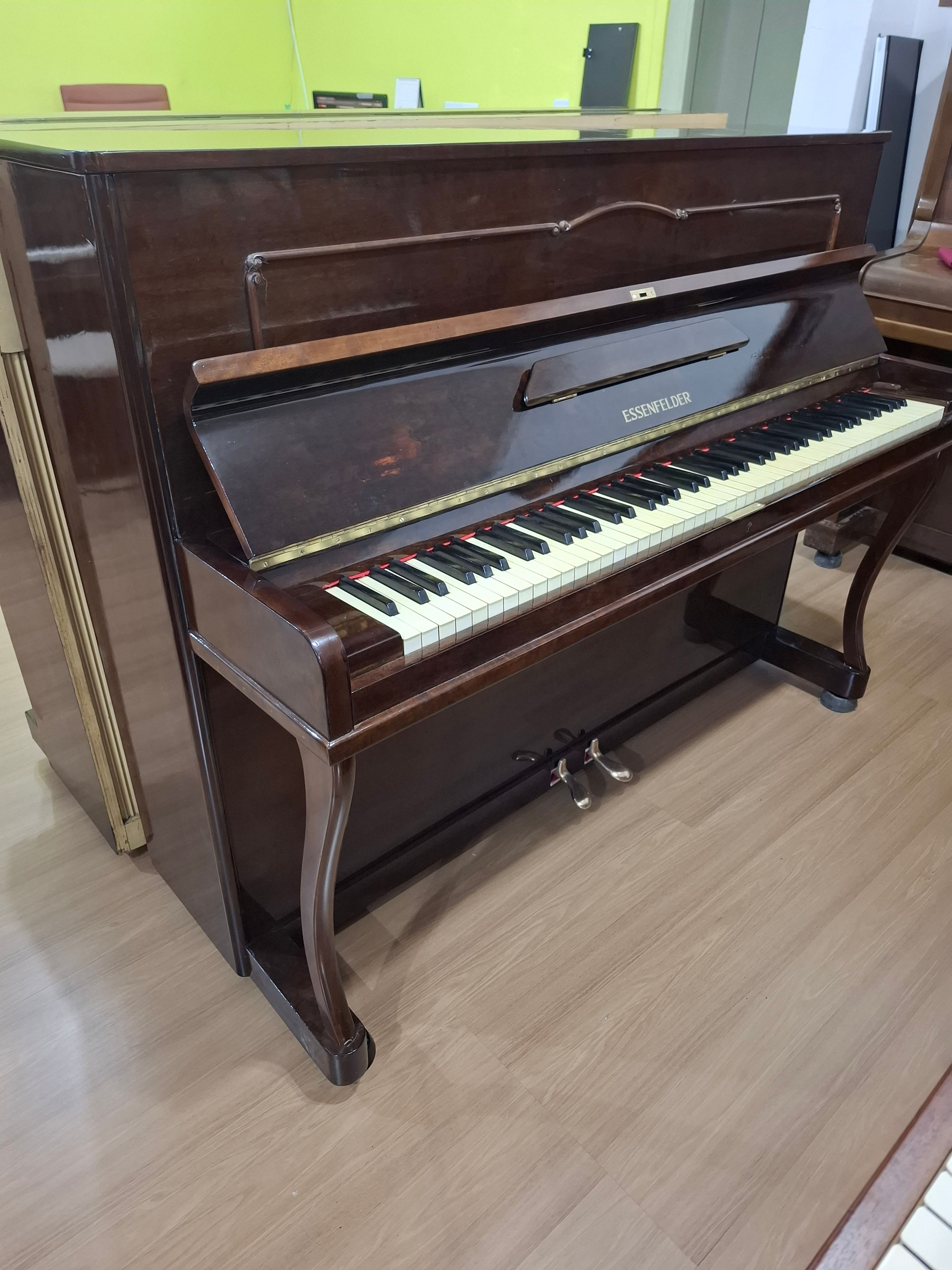 Piano Essenfelder 110-E