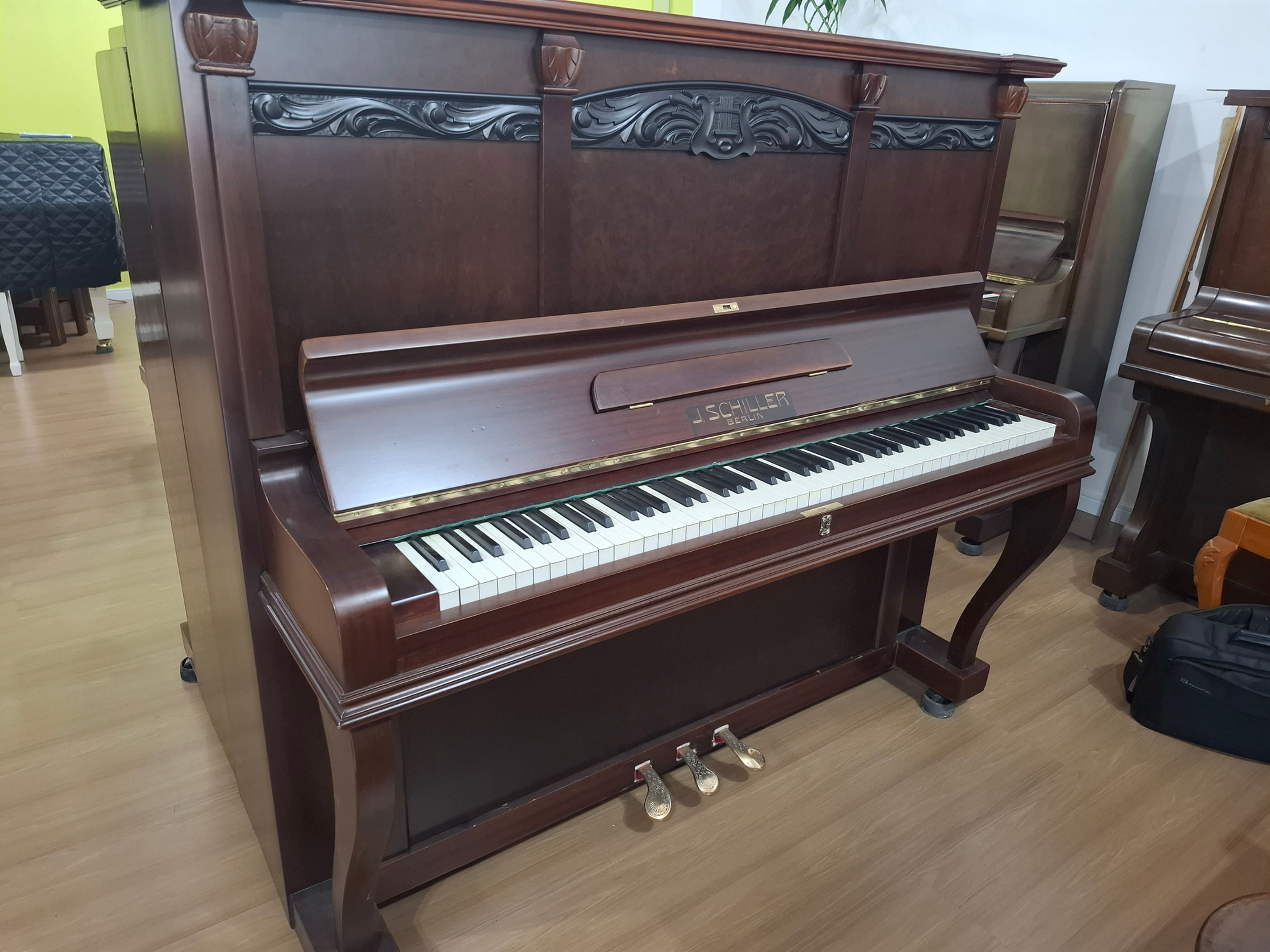 Piano Alemão J. Schiller Residencial