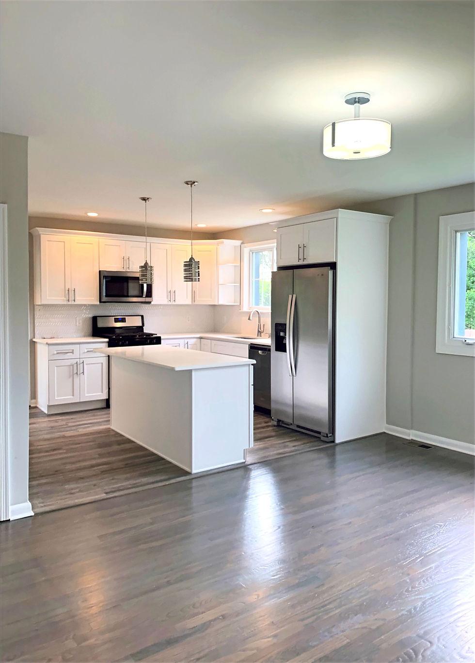 NEW EAT-IN KITCHEN