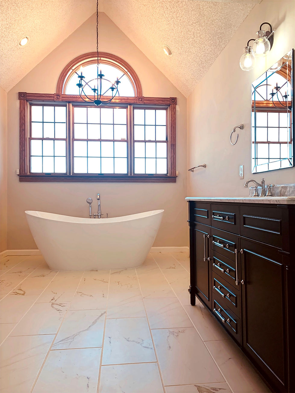 MASTER EN-SUITE BATH