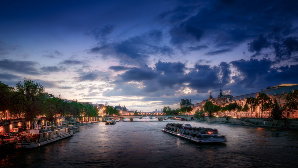 Pont du Carroussel-Seine avec bateau-Louvre-Orsay - Grand Palais