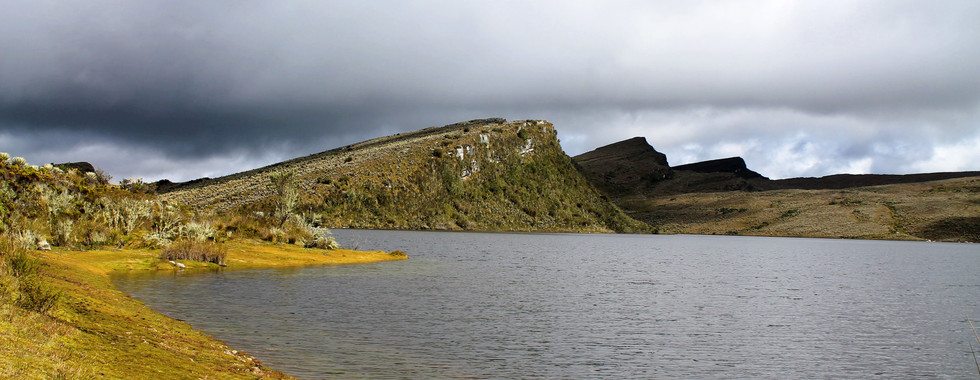 Laguna de Los Tunjos Páramo de Sumpaz Colombia