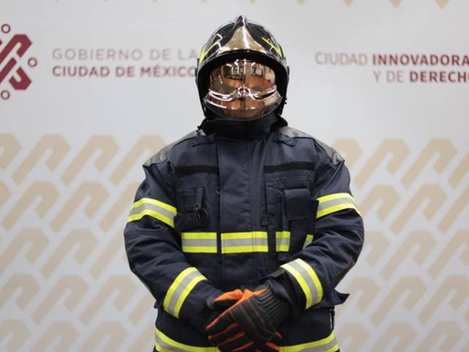 Bomberos de CDMX recibieron nuevo equipo personalizado.