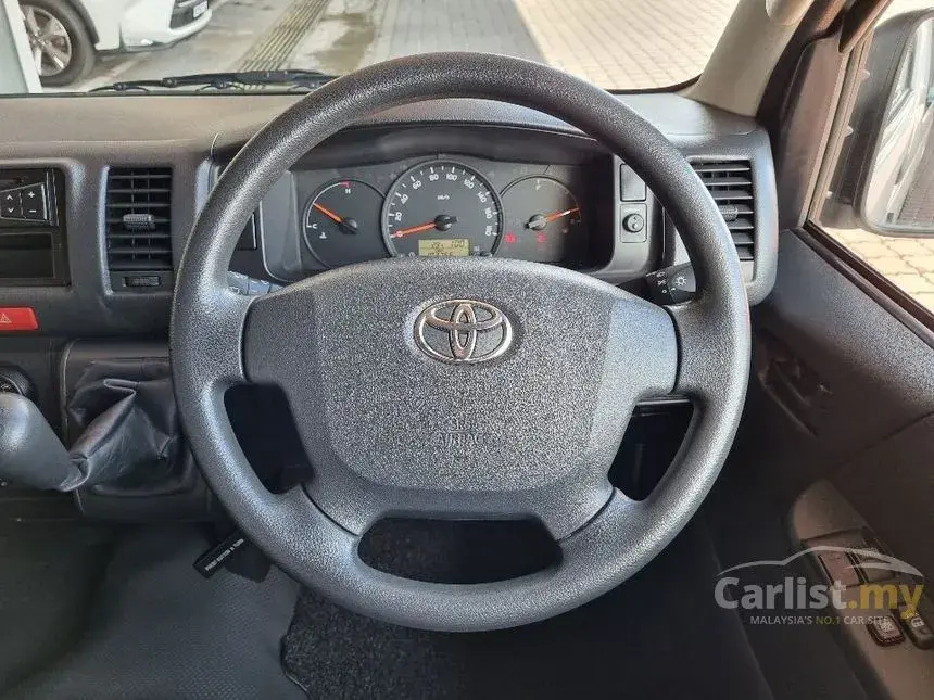 Thumbnail: 2015 TOYOTA HIACE 2.5 DIESEL WINDOW VAN (MT)