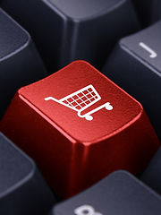 Eine Tastatur mit roter Taste auf der ein Einkaufswagen abgebildet ist