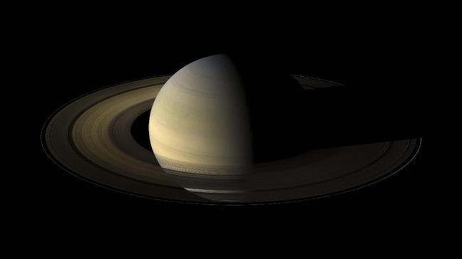 Planet Saturnus Berubah Saat Musim Panas