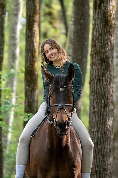 Tierheilpraktikerin, Vivienne Portmann, mit Eywa.