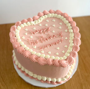 Pink vintage-style vegan birthday cake – handcrafted at Baked by Tallulah in Ventura