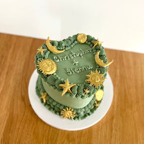 Vegan cake with gold leaf detail and piped floral design – elegant birthday option
