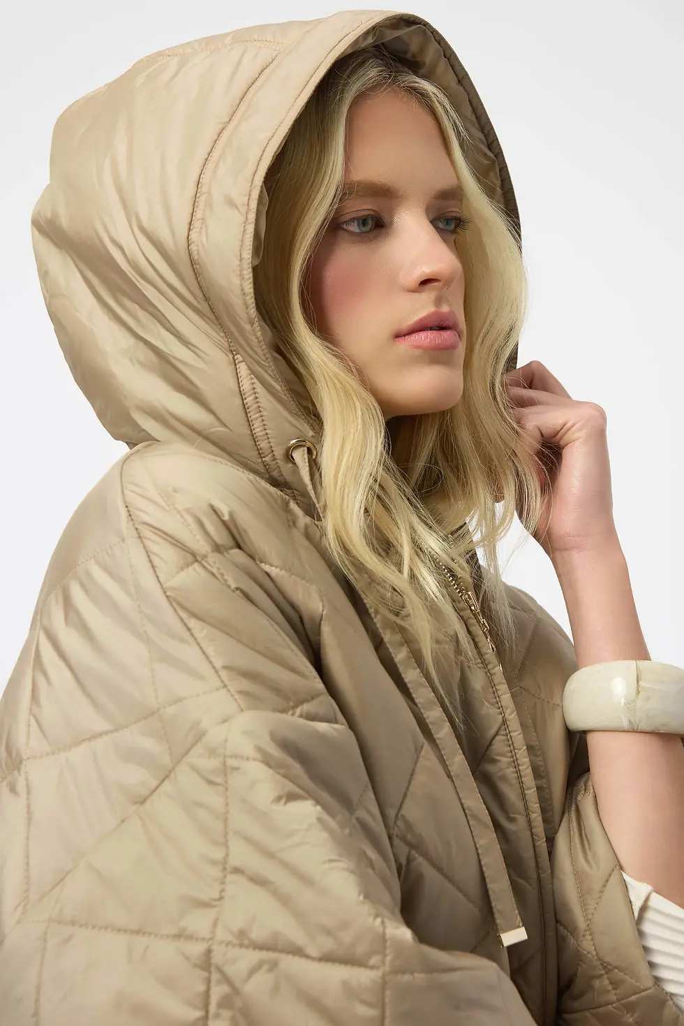 Thumbnail: Woven Diamond Quilt Hooded Jacket