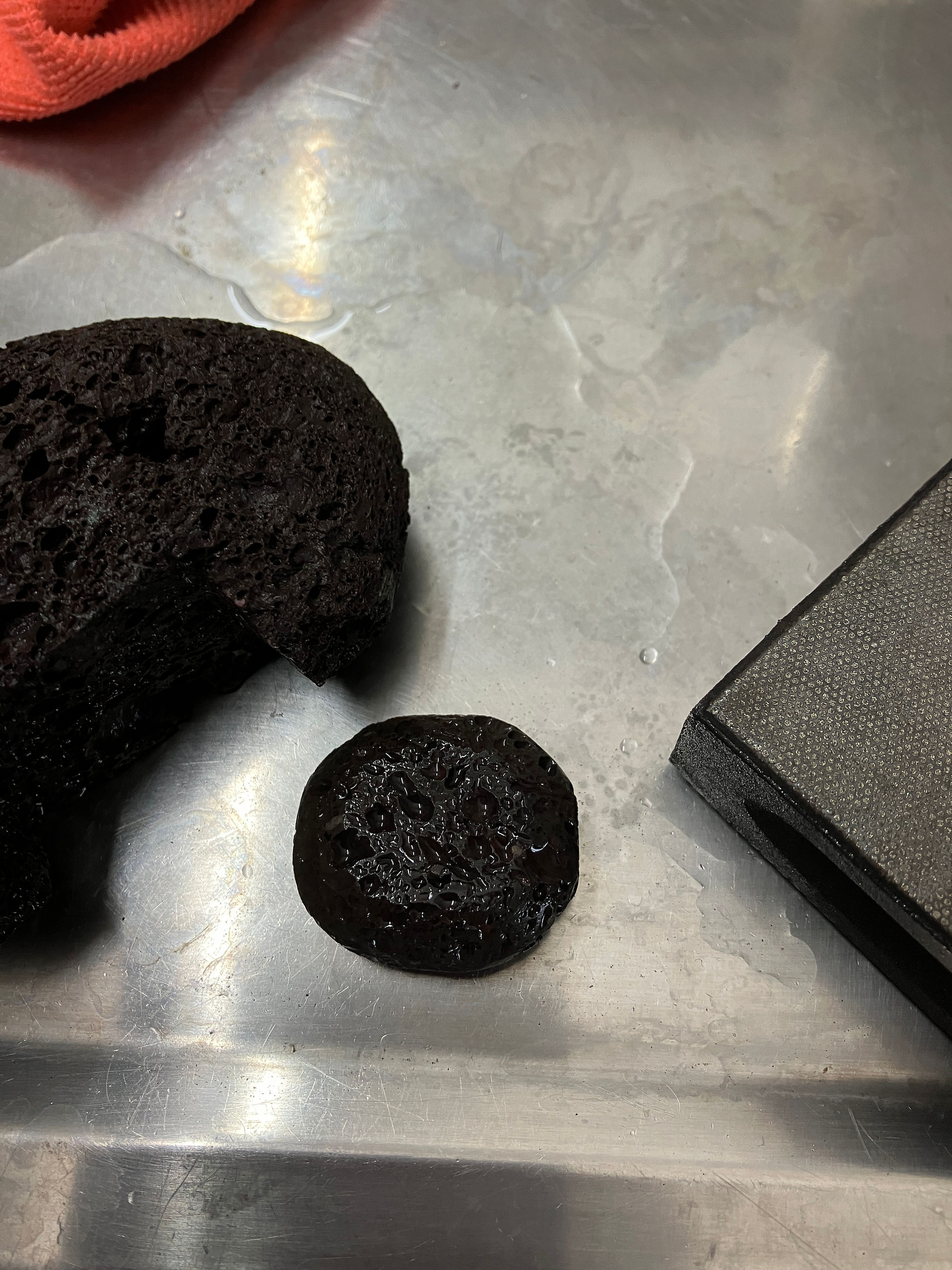 het slijpen van de lava 