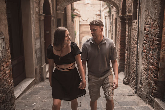 Couple shooting in Tuscany, Italy