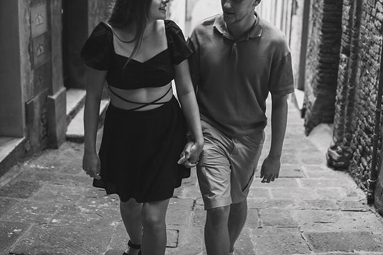 Couple shooting in Tuscany, Italy
