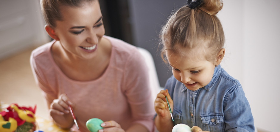Decorating easter Eggs