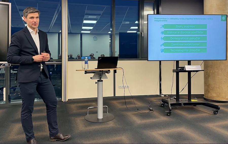 Report on the world economic trends and forecasts for 2024