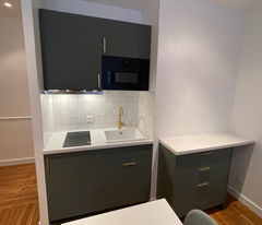 Rénovation complète studio,
Peinture, enduit, ponçage.