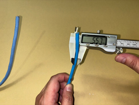 cat6はcat6aに比べて細く、やわらかい。