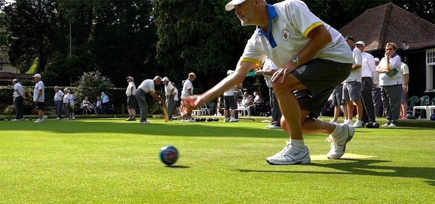 lawn bowls delivery alignment showing stance balance and correct body positioning