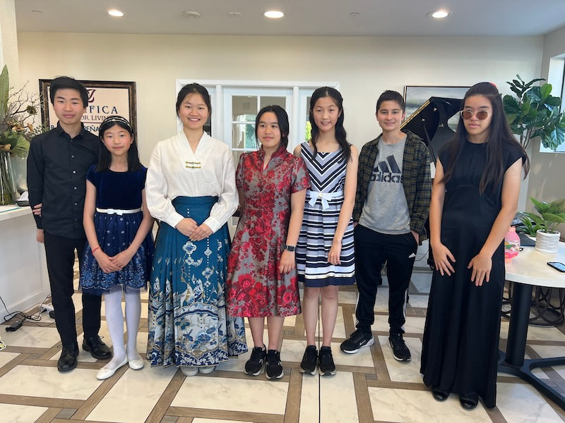 Group photo featuring( left to right): Rien Chen, Elena Chen, Grace Ma, Cielle Chan, Chloe Li, Odin Young, Chloe Wong