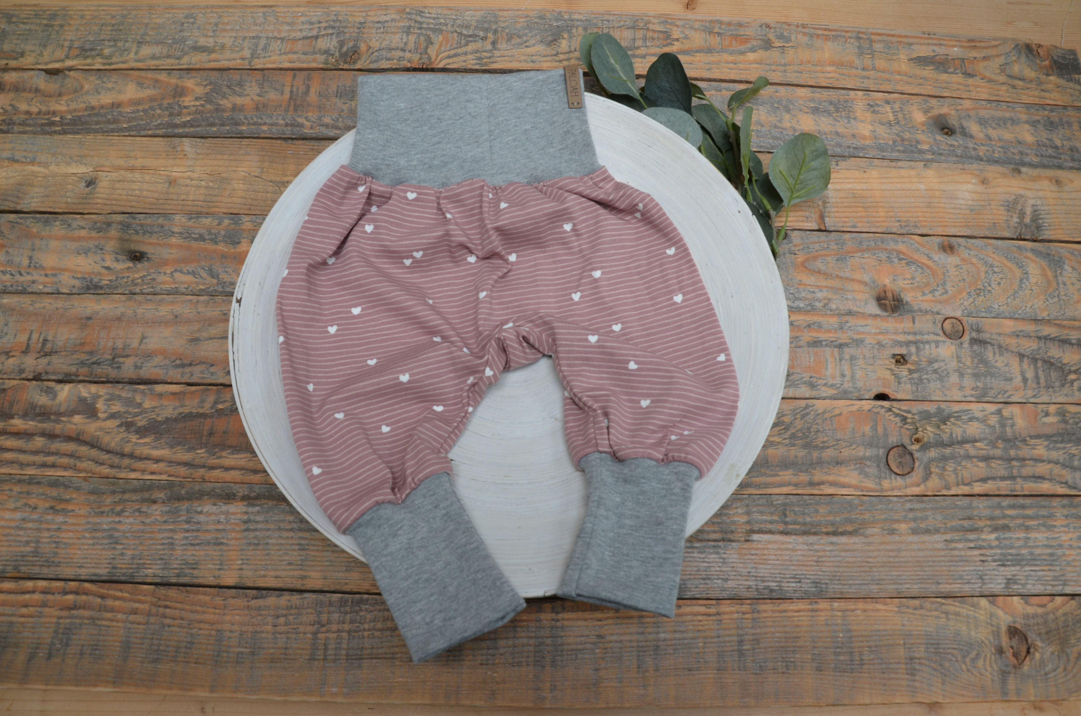 Pumphose helles antique rose mit Herzen