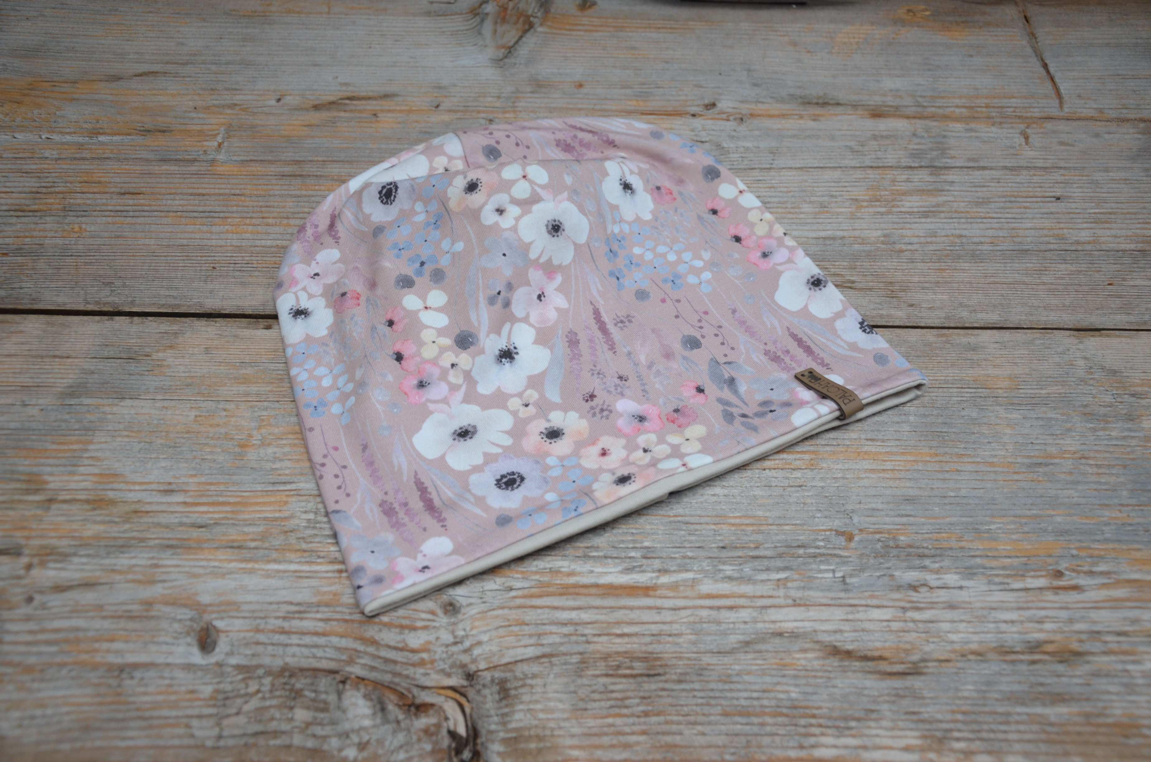 Wendebeanie zartrosa Blüten/hellbeige