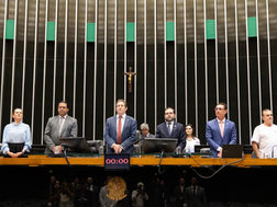 O coordenador da Frente PArlamentar Ambientalista, deputado Nilto Tatto presidiu a Sessão
