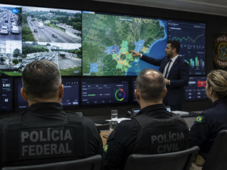 Imagem gerada por IA ilustra uma ação integrada entre polícias federal, estadual e municipal em um suposto centro de comando