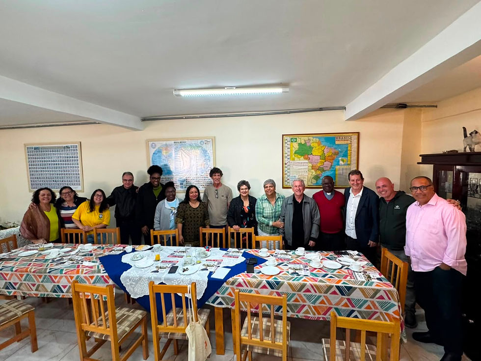 Comunidade da Paróquia Nossa Senhora do Bom Conselho, no Campo Limpo, zona sul de São Paulo, oferece café da manhã para os deputados Enio e Nilto Tatto.