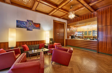CafeBar Events, Feiern, Bankett, Seminar & Konferenzen im Waldhotel am See Berlin bei Brandenburg, Geschichte
Staatssicherheit
FDGB
DDR
Hunde
