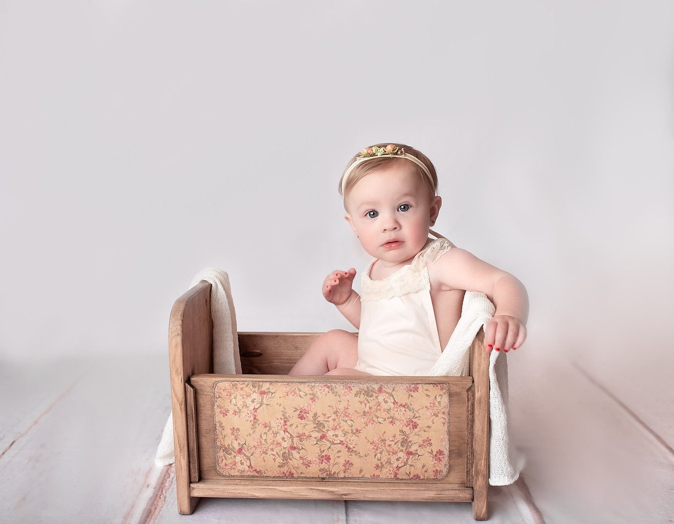 Joeleen - CakeSmash1.jpg