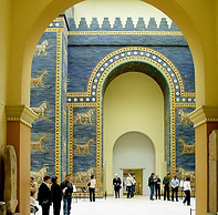 Pergamonmuseum_Babylon_Ischtar-Tor.jpg