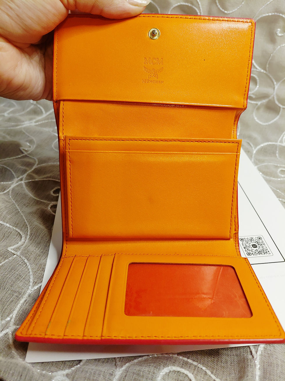 Thumbnail: Interior compartments and fold-out sections
