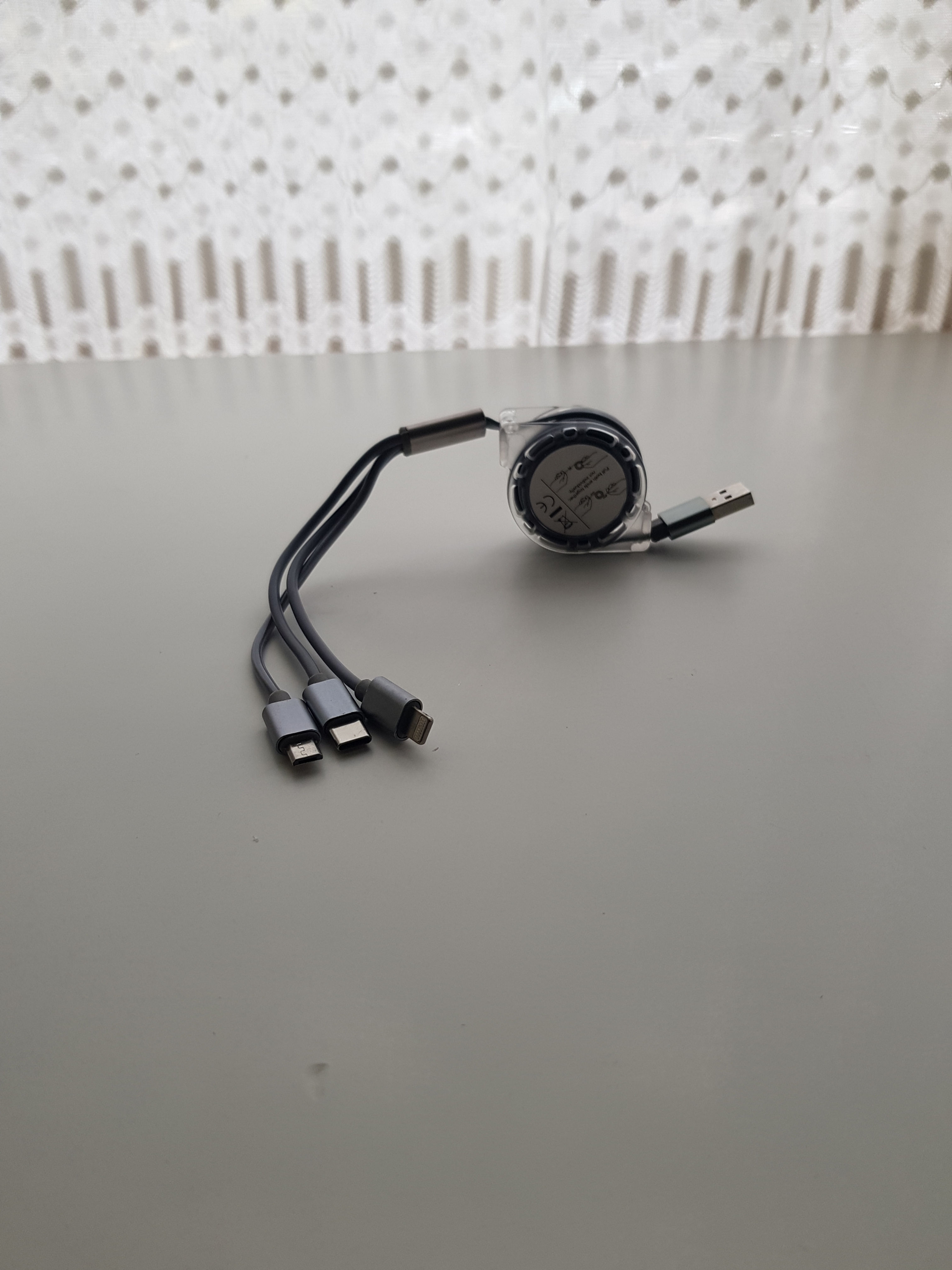 3 in 1 Retrackable phone  charger Leads 