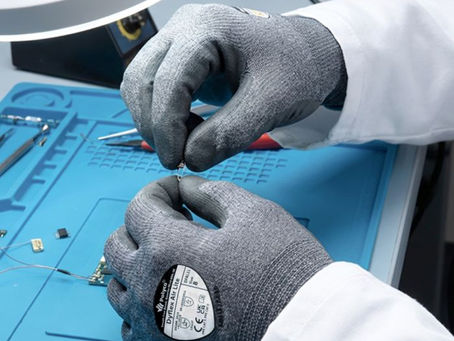 Cut resistant gloved being used in practice.