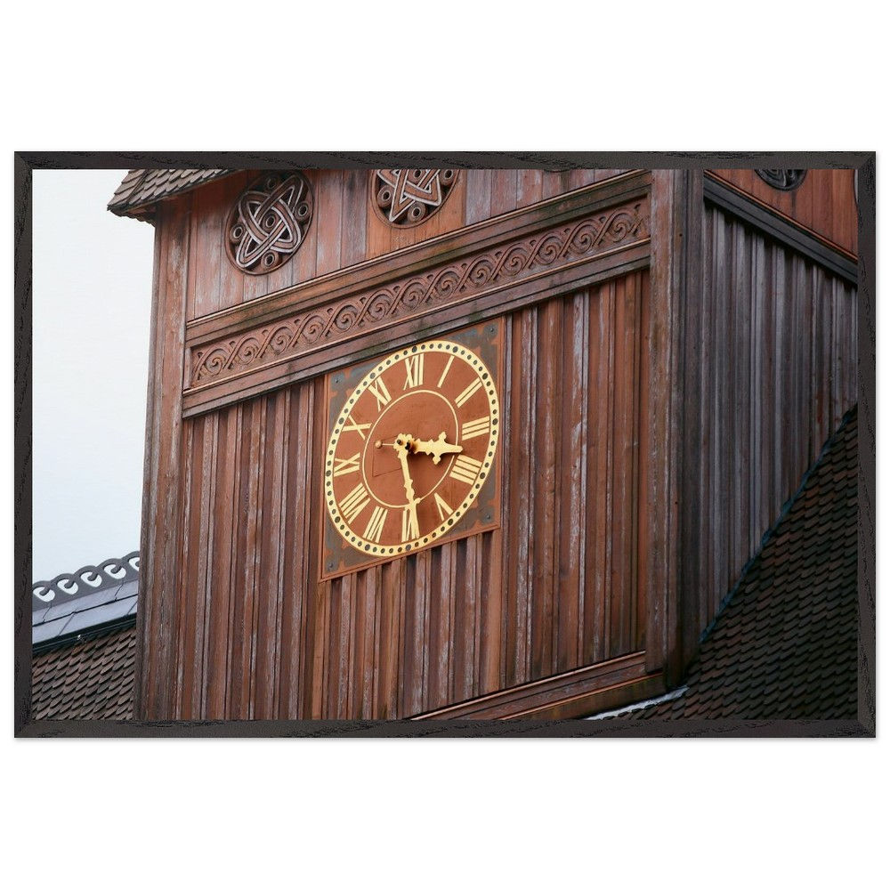 Stabkirche - Uhr Kirche Harz | Premium Holzrahmen Poster