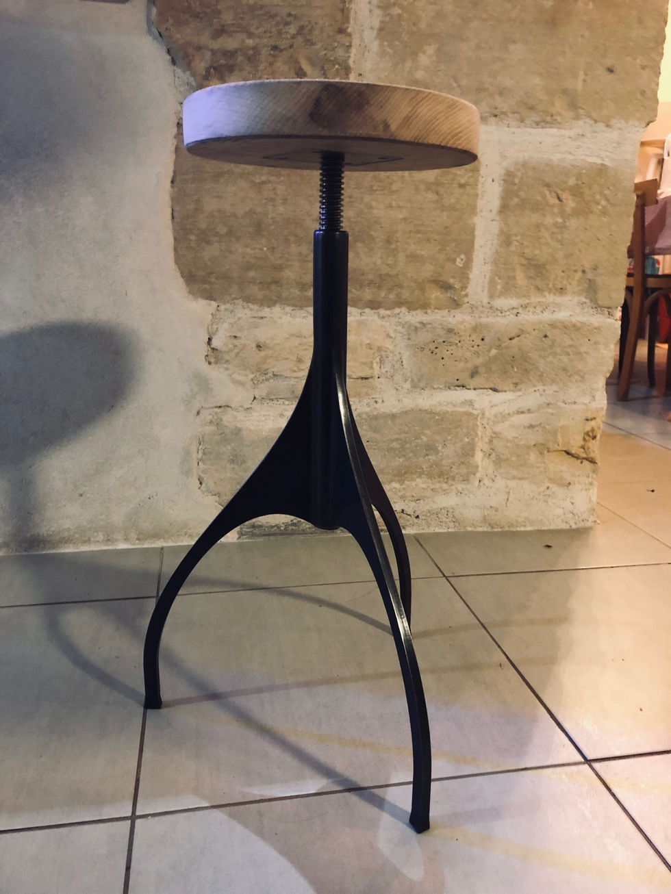 Mobilier artisanal
Meubles faits main
Pièces uniques
Artisanat d'art
Fabrication artisanale
Design artisanal
Mobilier sur mesure
Œuvres d'art fonctionnelles
Créations originales
Meubles de créateur
Pièces artisanales haut de gamme
Mobiliers artistiques
Artisan ébéniste
Style artisanal
Mobilier personnalisé