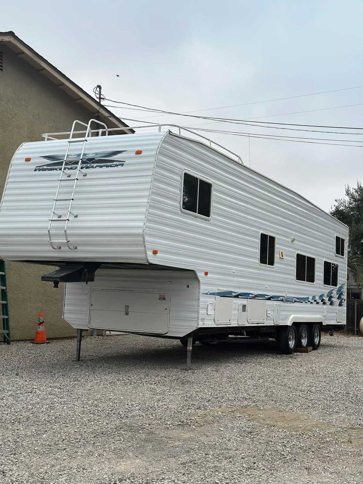 2006 Weekend Warrior 3505 Fifth Wheel Toy Hauler