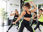 Mujeres hacieno zumba en arturo soria