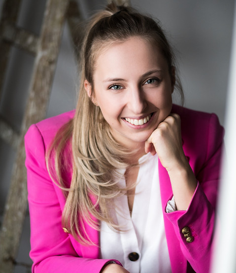 Gabriela Bulka:headshot C.jpg
